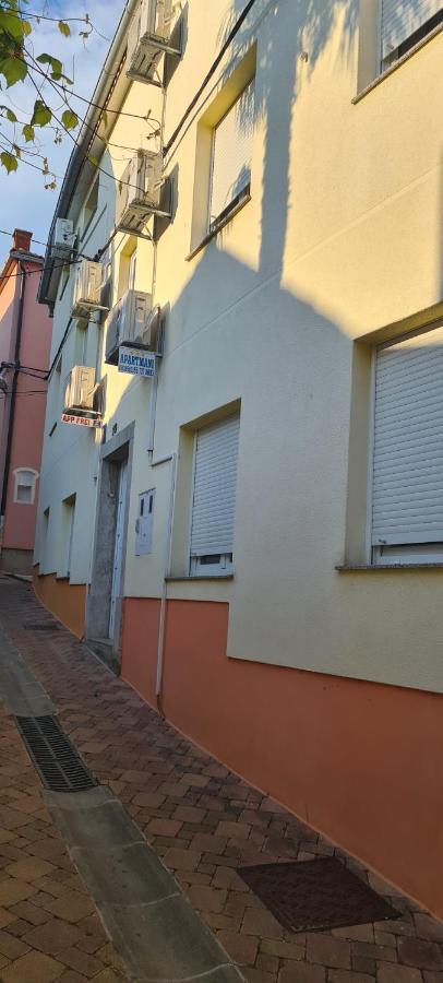 Apartmani Luka ซริกเวนิซา ภายนอก รูปภาพ