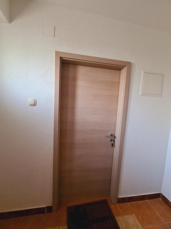 Apartmani Luka ซริกเวนิซา ภายนอก รูปภาพ